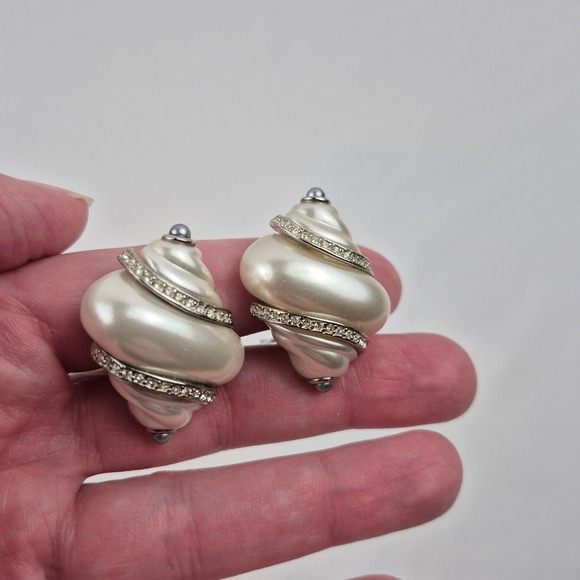 Kenneth Lane KJL Faux Pearl Rhinestone Seashell Clip On Earrings Silver Tone VTG - Picture 5 of 10